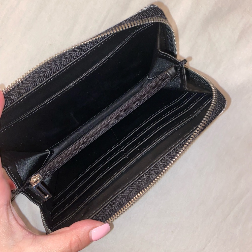 Guess wristlet - Picture 5 of 8